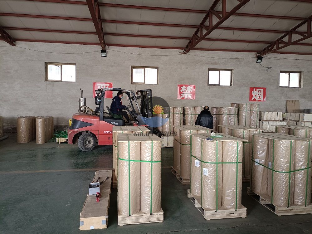 Kuwaiti Friends Are Waiting to Receive the Goods